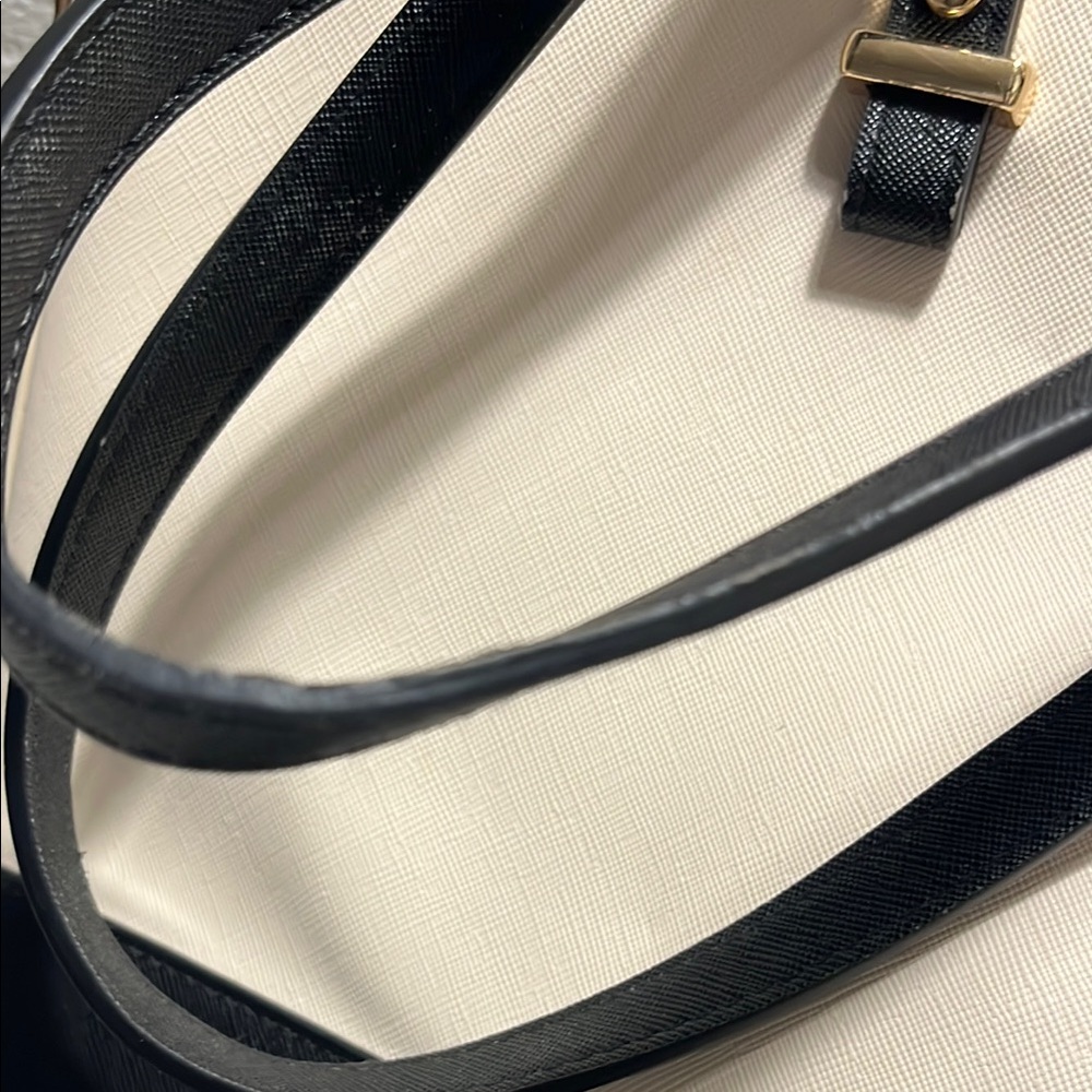 Lovevook Elegant Two-Tone Tote Bag - Picture 8 of 10